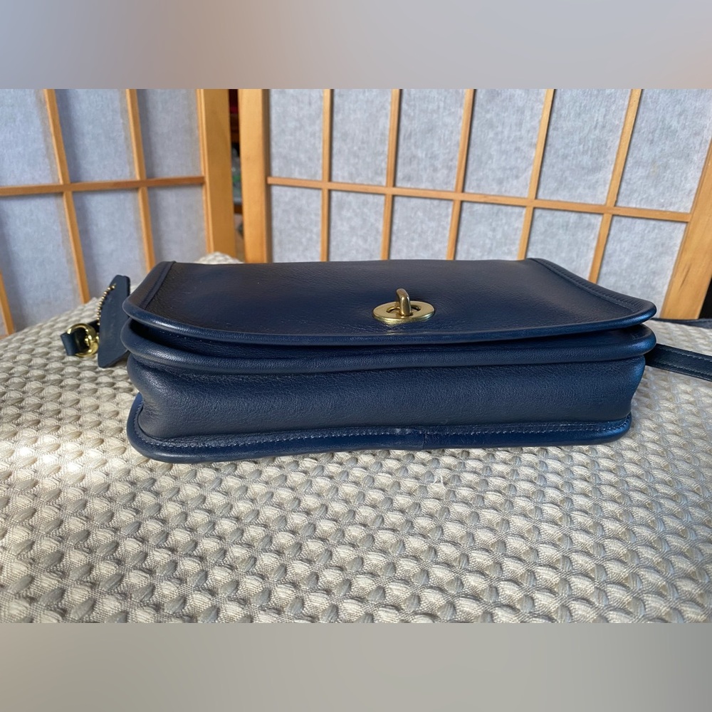 Coach Leather Purse / Navy
Leather Bag / Coach Pocket... - Picture 5 of 16